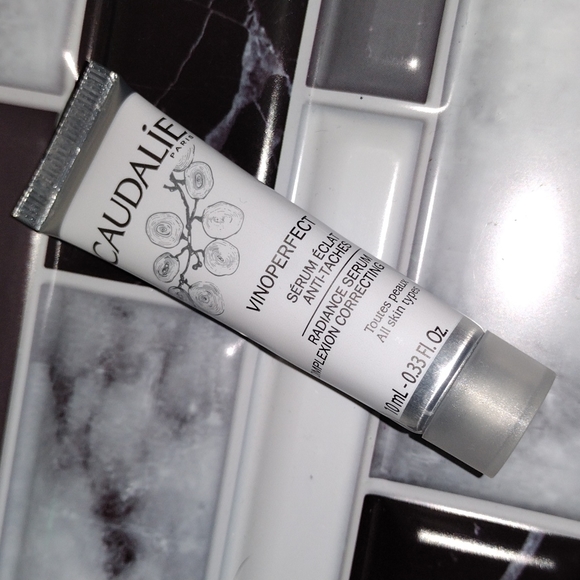 Caudalie Vinoperfect Radiance Serum 10ml NWT - Picture 3 of 9